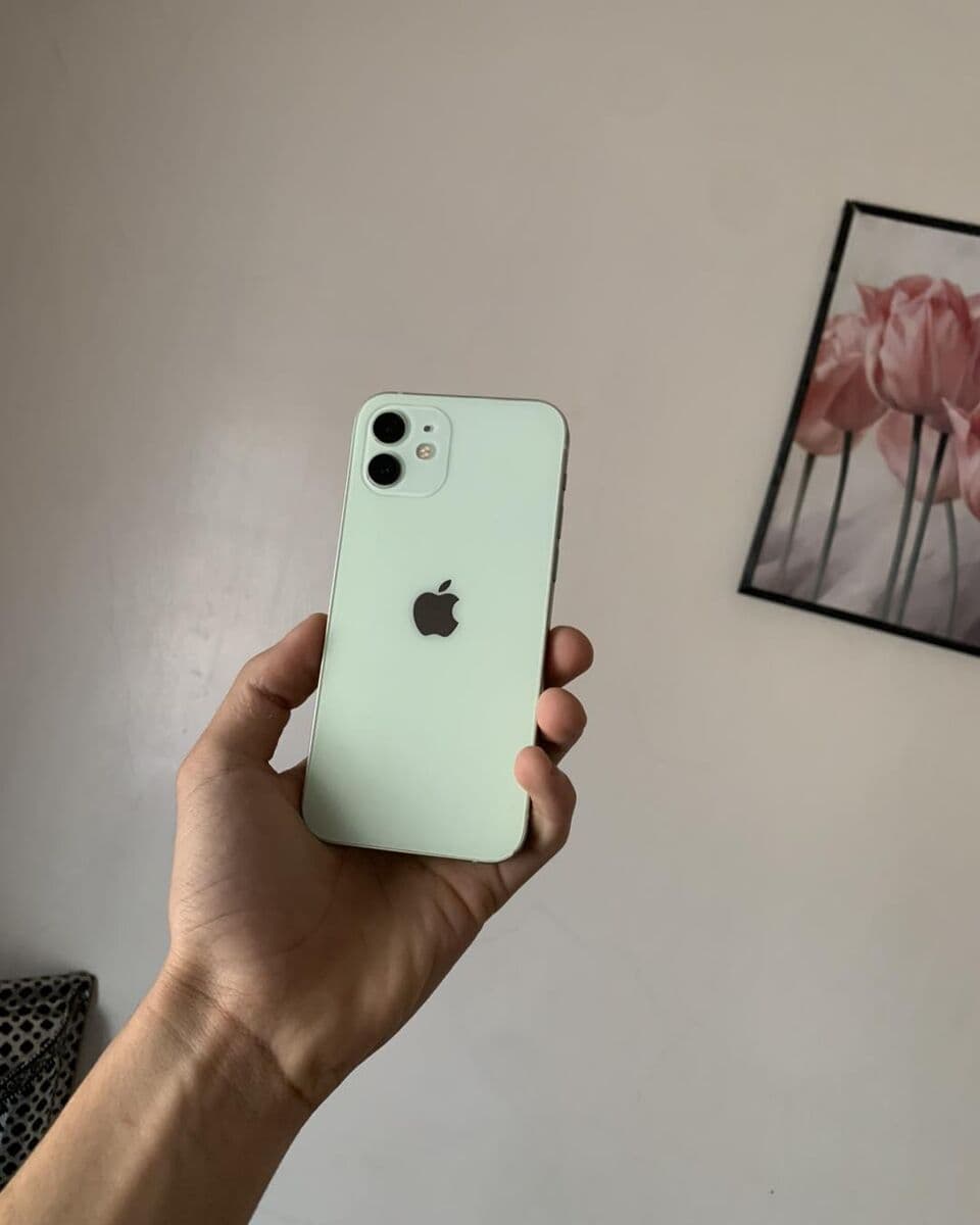 iPhone 12 64 Go occasion — photo 1